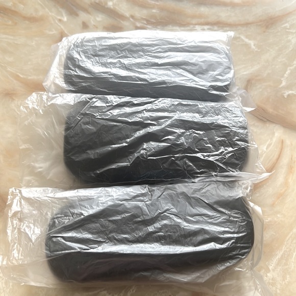 Bundle of 3 clamshell black eyeglass cases - Picture 10 of 10